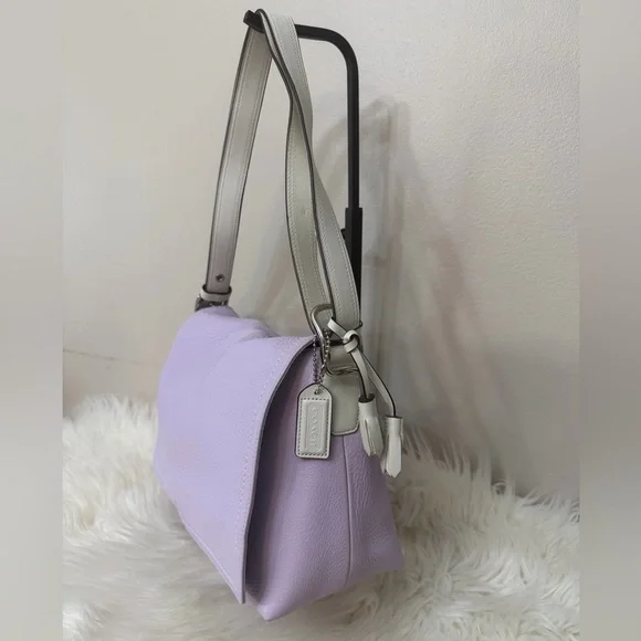 Vintage Coach Lavender Hampton  Convertible Shoulder Bag/ Hand bag # F10685 - Picture 2 of 15